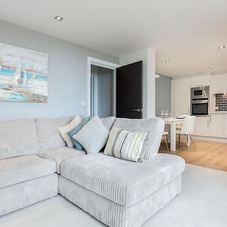 בורנמות' Stunning 2 Bed Apartment, Fabulous Sea View & 2 Minutes To Beach With Parking מראה חיצוני תמונה