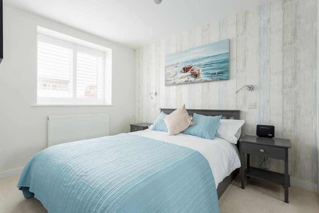בורנמות' Stunning 2 Bed Apartment, Fabulous Sea View & 2 Minutes To Beach With Parking מראה חיצוני תמונה