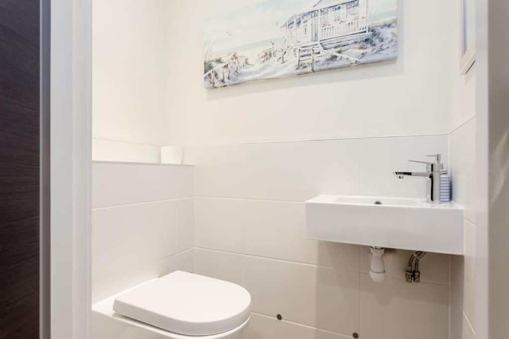 בורנמות' Stunning 2 Bed Apartment, Fabulous Sea View & 2 Minutes To Beach With Parking מראה חיצוני תמונה