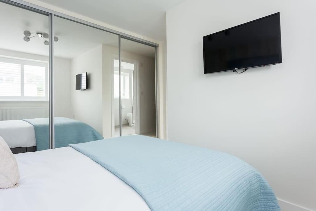 בורנמות' Stunning 2 Bed Apartment, Fabulous Sea View & 2 Minutes To Beach With Parking מראה חיצוני תמונה