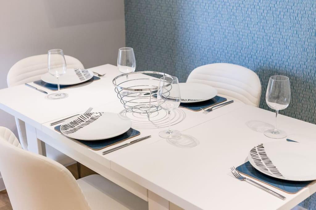 בורנמות' Stunning 2 Bed Apartment, Fabulous Sea View & 2 Minutes To Beach With Parking מראה חיצוני תמונה