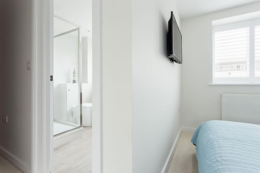 בורנמות' Stunning 2 Bed Apartment, Fabulous Sea View & 2 Minutes To Beach With Parking מראה חיצוני תמונה